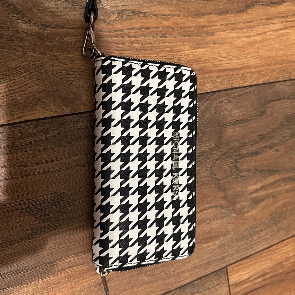 Michael Kors Wristlet Wallet